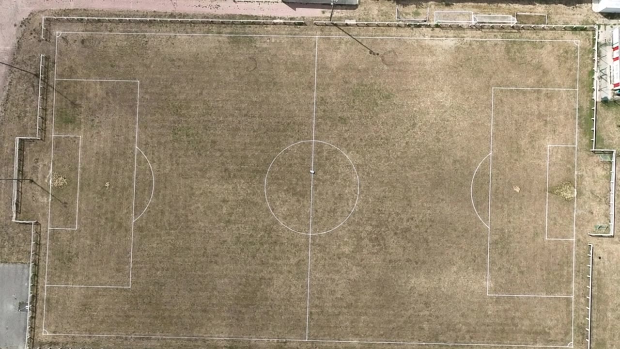 Bering TT trace un terrain de football à Basly